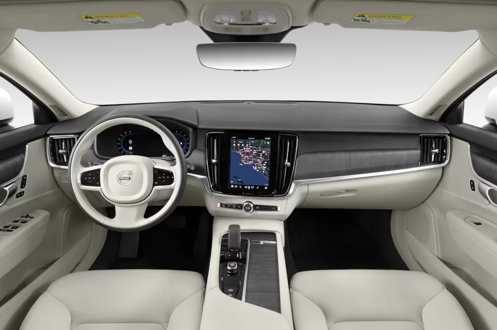 vue du tableau de bord d'une Volvo V90 Cross Country 2023