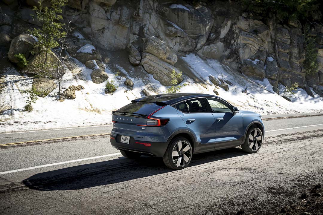 vue latérale arrière du Volvo C40 Recharge 2022