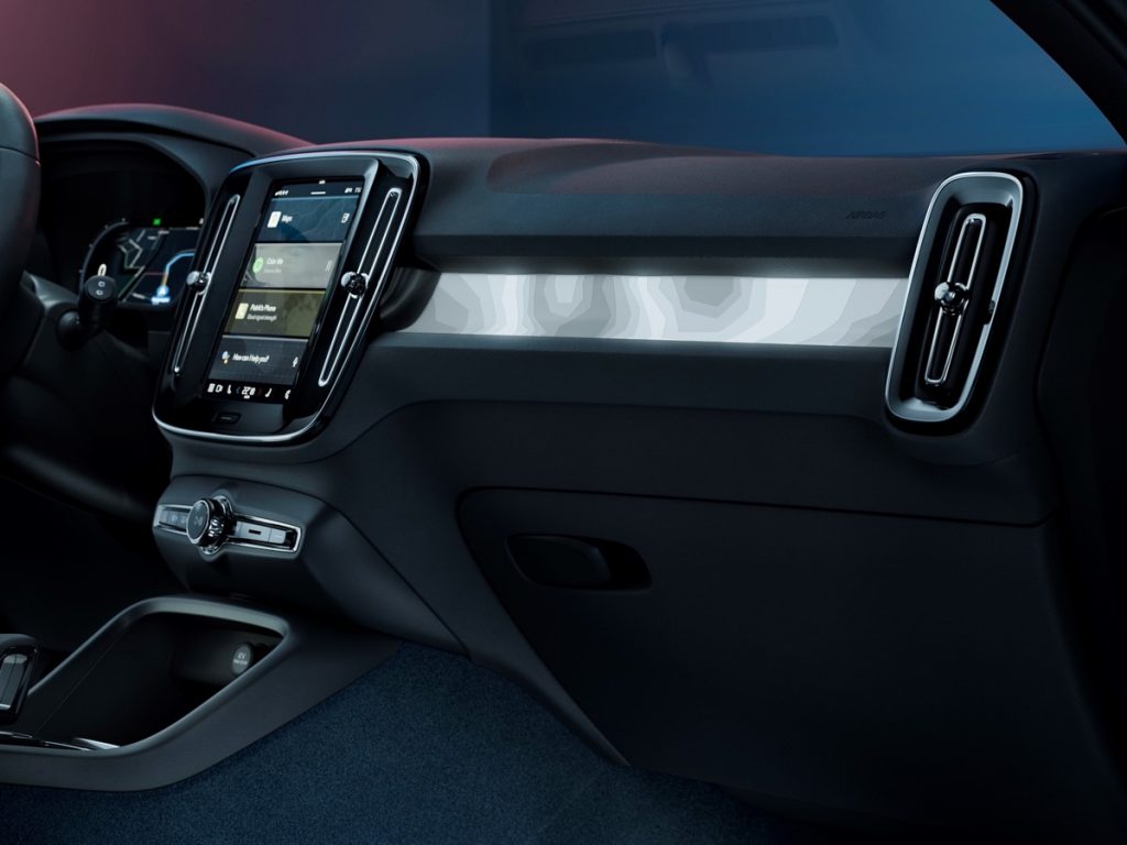 La planche de bord du Volvo C40 Recharge incluant toutes ses technologies