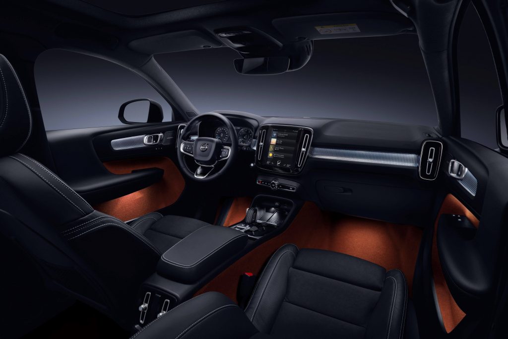 Le Volvo XC40 2021 incluant son tableau de bord avec toutes ses technologies