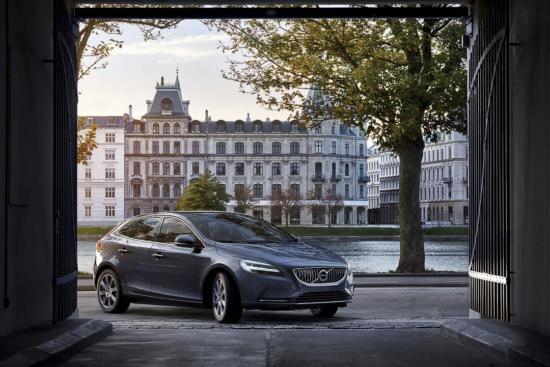 vue trois quart avant de la Volvo V40