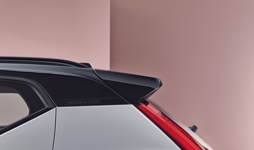 vue latérale partielle de l'arrière du Volvo XC40 Recharge 2022