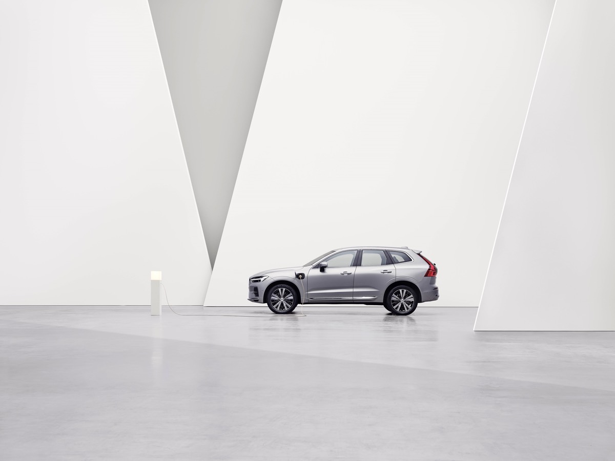 vue latérale du Volvo XC60 Recharge 2022